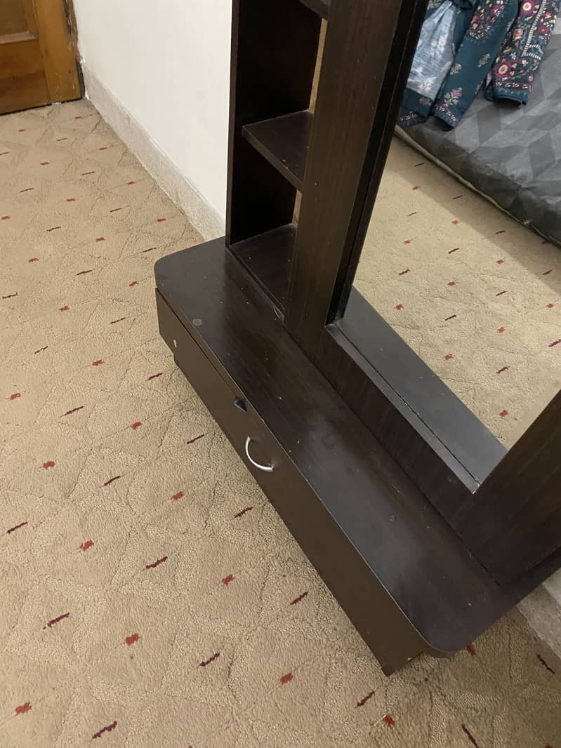 Dressing Table 4