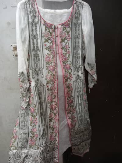 elagent dress just like new one time used only