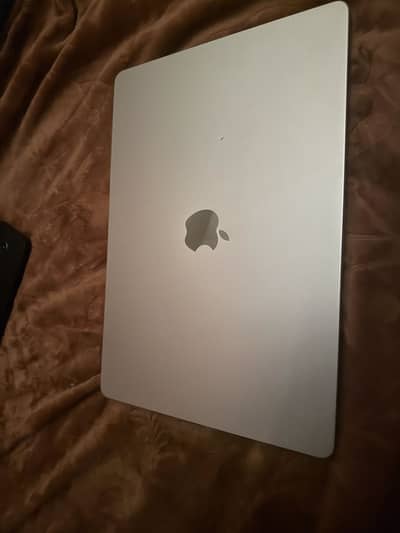 Mac m3 ,15 inch , 16gb