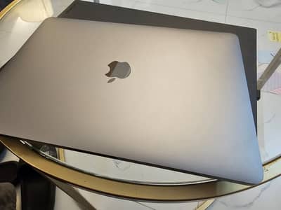 Macbook Pro 2018 with Touchbar i5 8/256