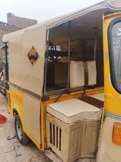 CNG Tazraftar Riksha