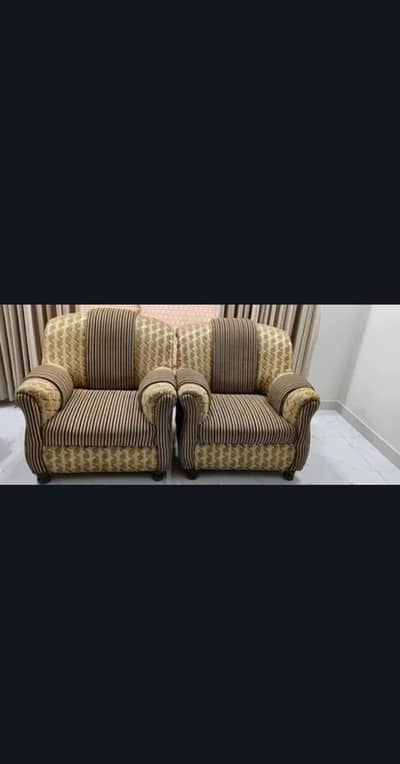 Neat and Clean Sofa Set