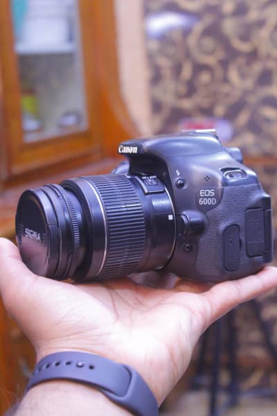 Canon Eos 600d with 18 55mm best professional dslr.