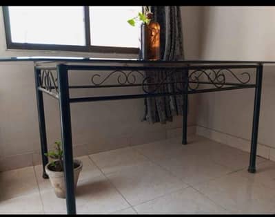 DINING TABLE WITHOUT CHAIRS