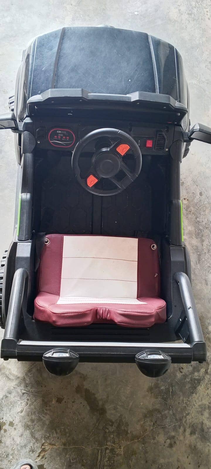 بچوں والی چارج یبل گاڑی ہے 0