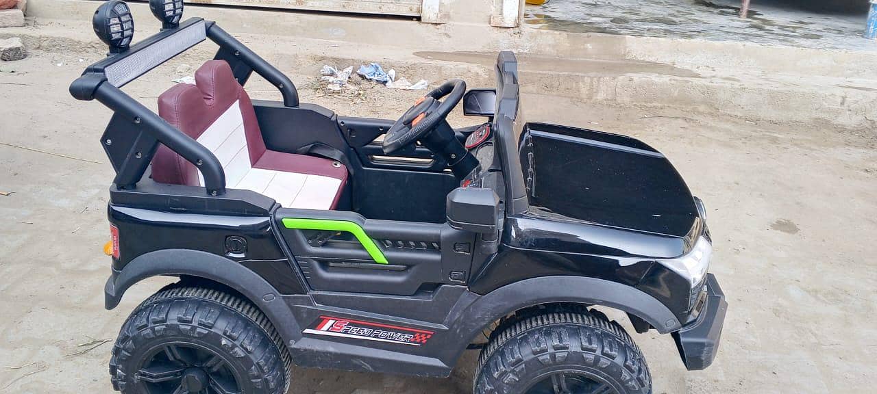 بچوں والی چارج یبل گاڑی ہے 8