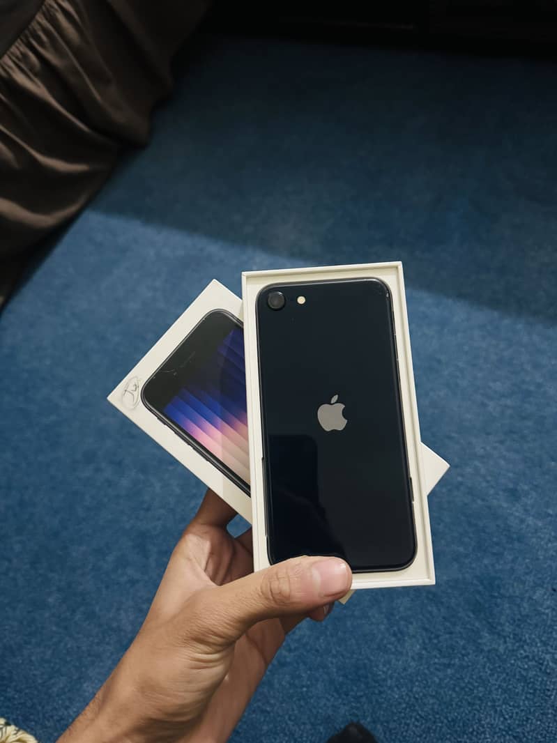 IPHONE SE  3rd Generation 4