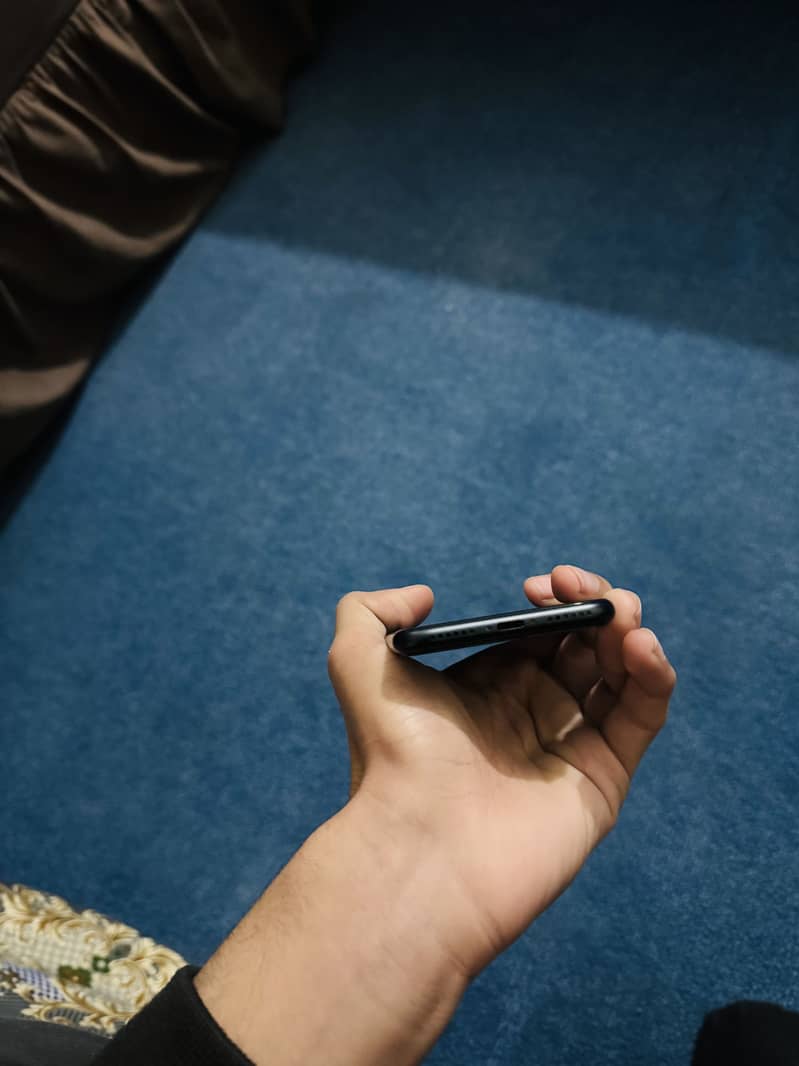 IPHONE SE  3rd Generation 5