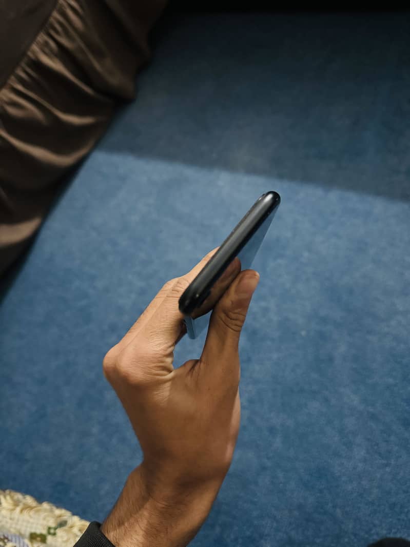 IPHONE SE  3rd Generation 6