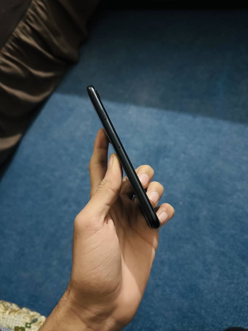 IPHONE SE  3rd Generation 7