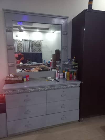 Bed set side tables dressing table