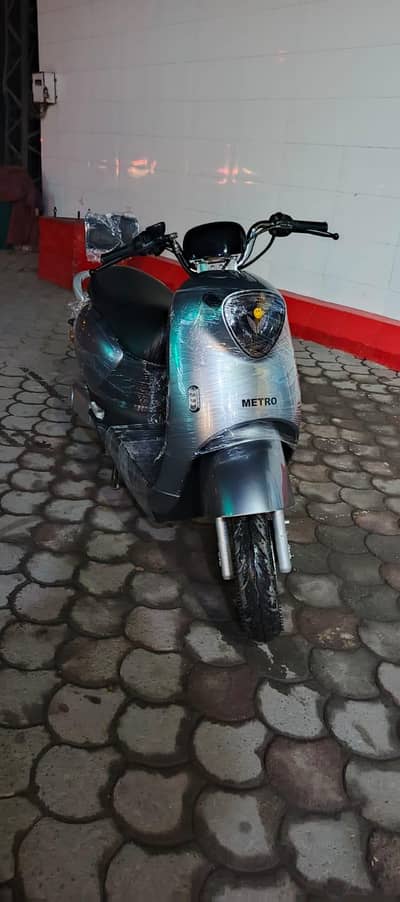 Metro M6 neat and clean condition new tyres instlled