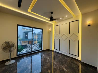 10 Marla Upper Portion Available For Rent Central Park Lahore