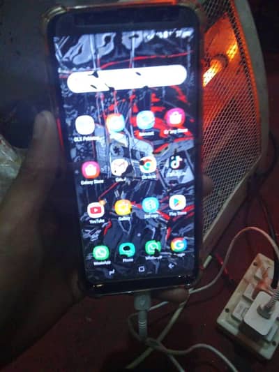 non pta 16 jb svmsung j4 crow h panal break lakin chal tha thk hay