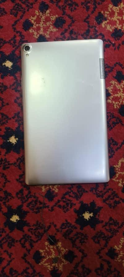 SELLING URGENT. LENOVO TABLET