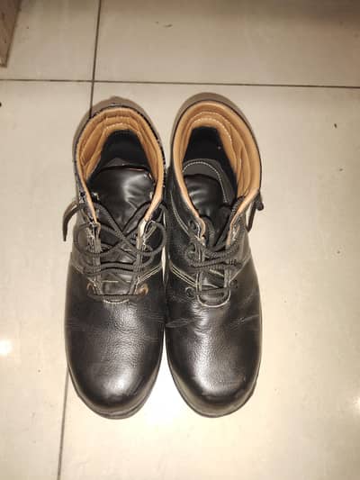 Safety shoes
