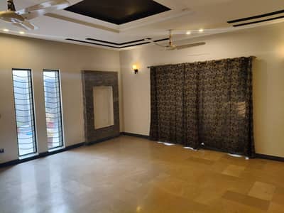 1 kanal beautiful well maintained upper portion available for rent in DHA phase 4