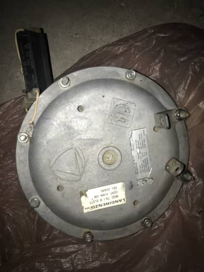 Cng kit with cylinder and stand  urgent sale.