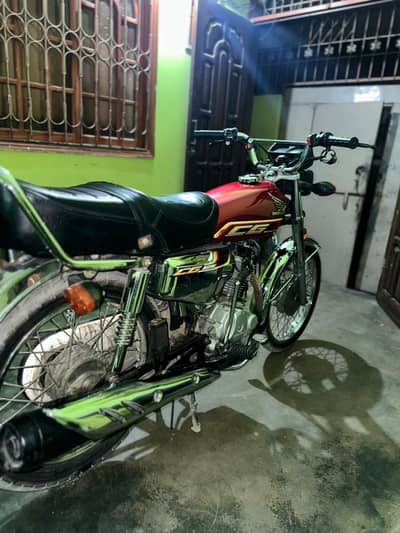 honda bilkul saf condition hai or koi masla nai hai