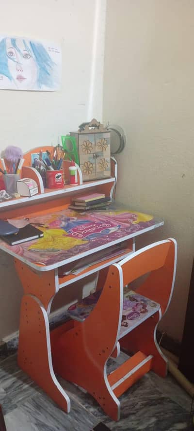 kids study tabel and chair