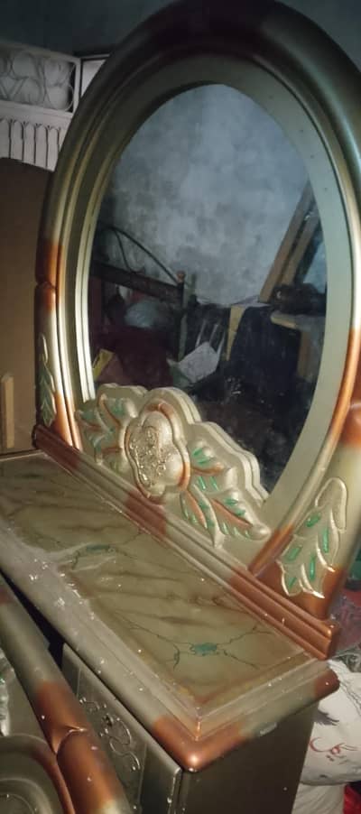 1 bad 2 said table showcase