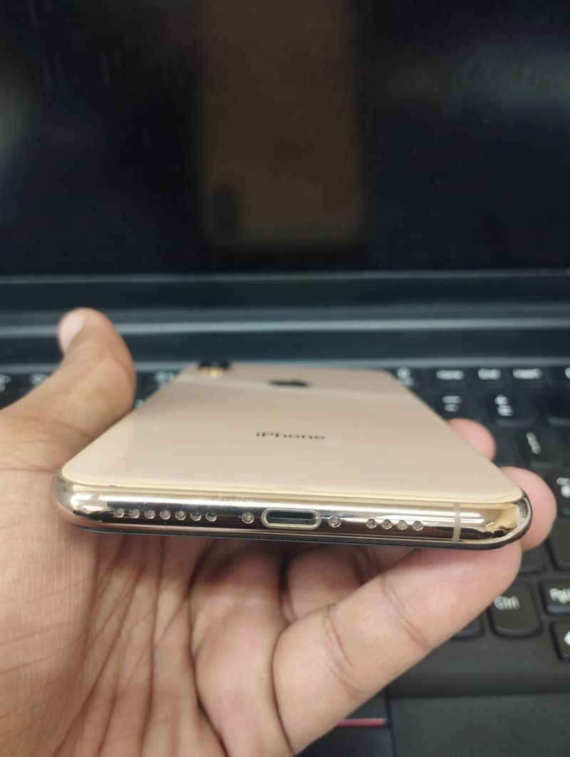iPhone XS Max 0