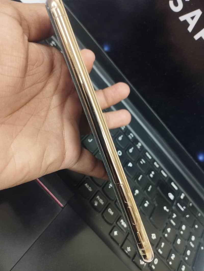 iPhone XS Max 1