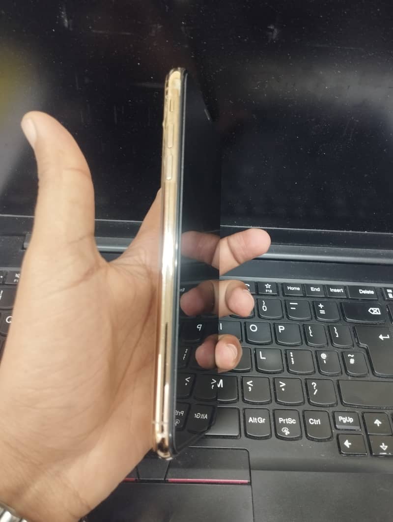 iPhone XS Max 5