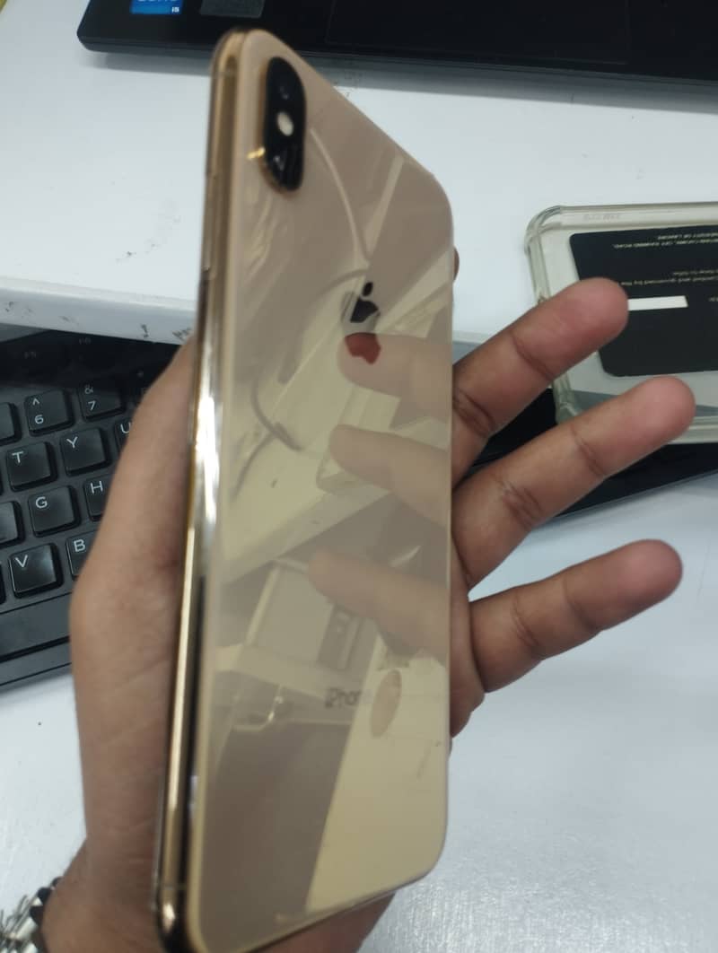 iPhone XS Max 6