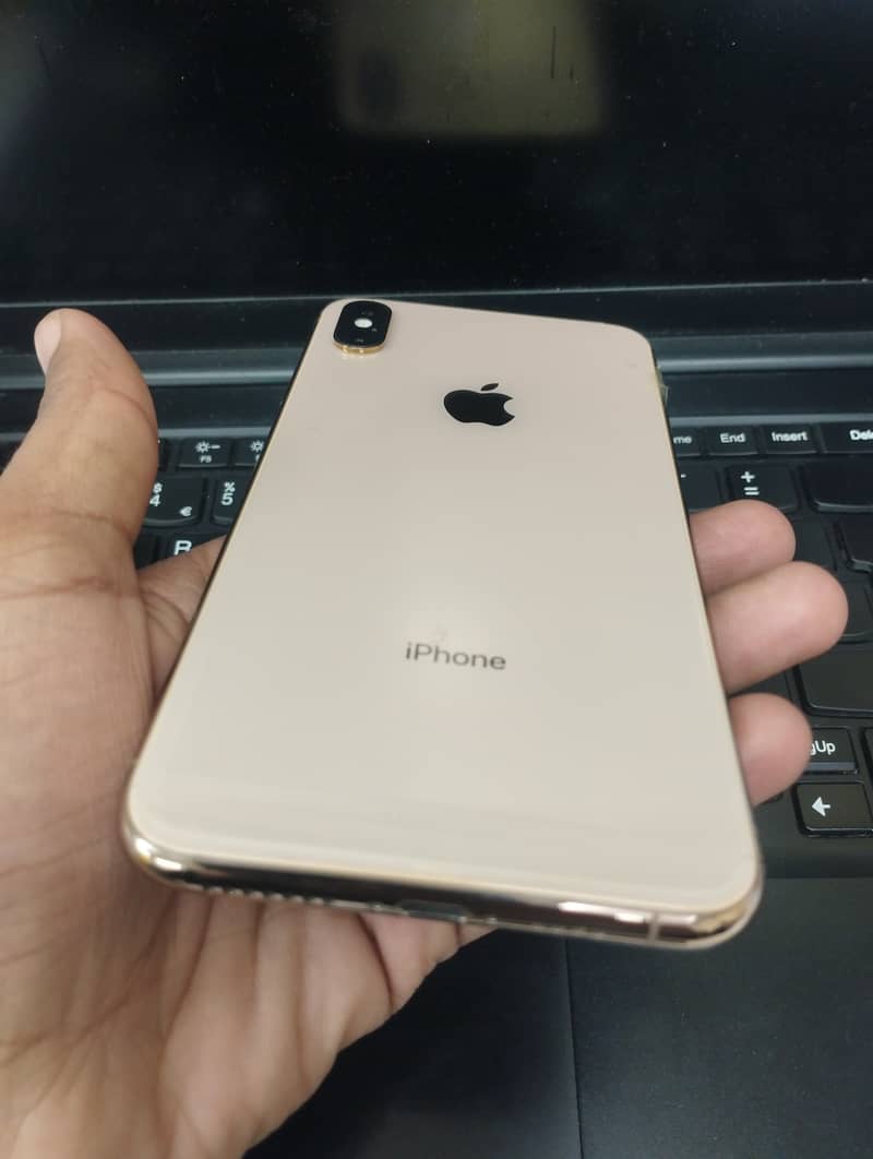 iPhone XS Max 12