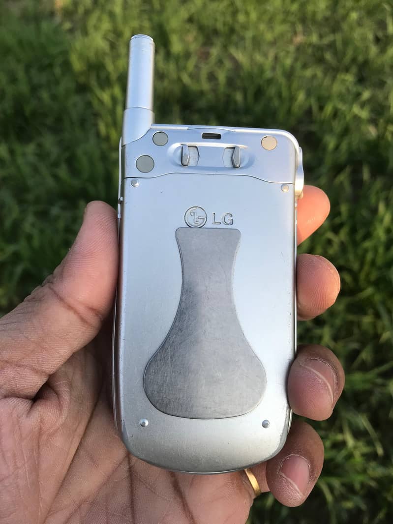 LG folding 1
