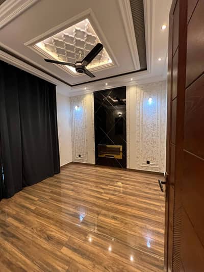 10 Marla Upper Portion Available For Rent Central Park Lahore