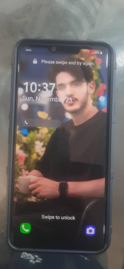 LG G8 think 4 128 Halka Sa corner crack hi Raabta number 0302 786 8074