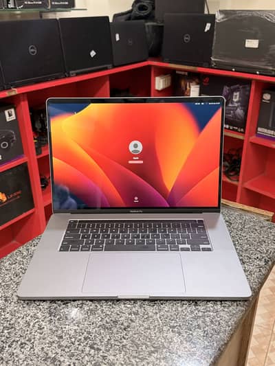 Macbook pro a2141 i7 16 500 4gb graphics