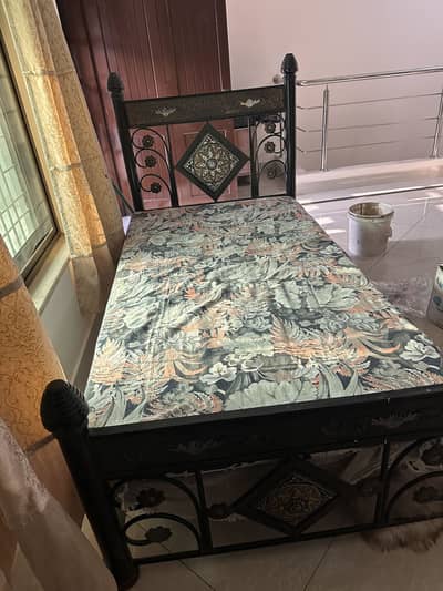 Metal bed single without matters good in condition