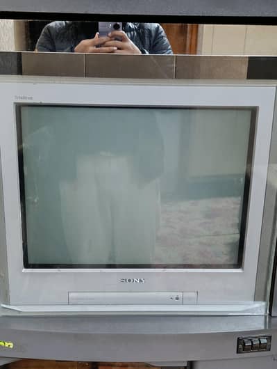 Sony Tv with trolley in original condition