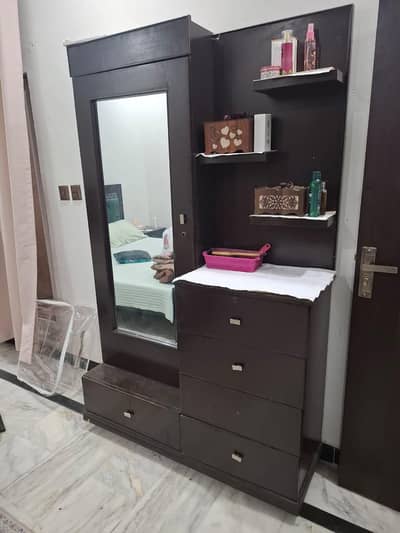 Dressing Table with Plenty of Storage. Condition 8/10