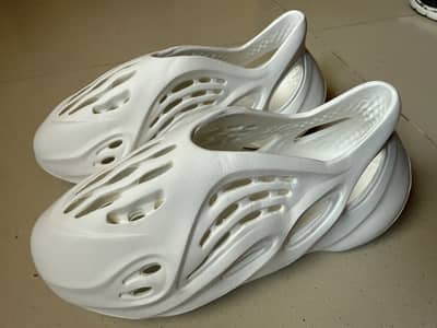 EVA Beach Coconut White Sandals Yeazy Foam Clogs Crocs Rubber Shoes