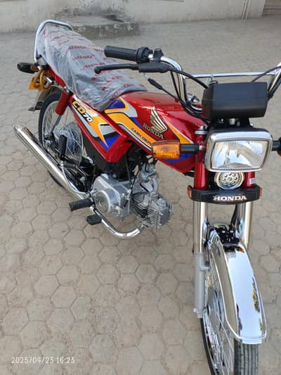 Honda CD 70cc 2025 9000 km use only