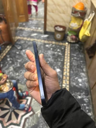 iPhone 12 factory unlock 64 gb battery health 79