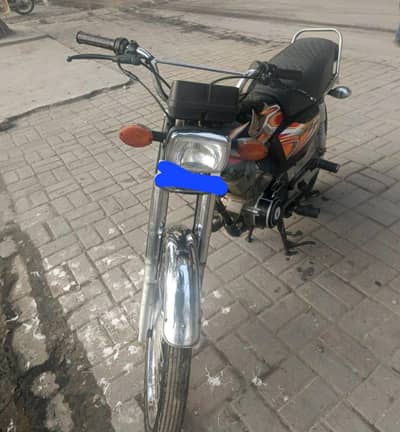 cg 125 in black colour with good condition total genuine condition