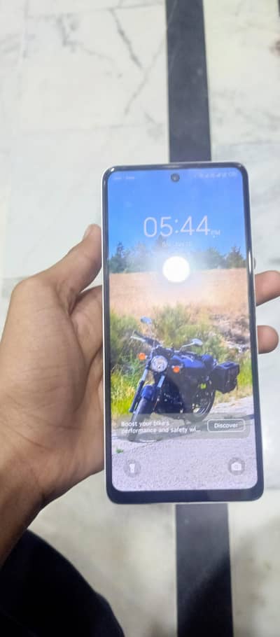 8 128 GB with all things charger+ box