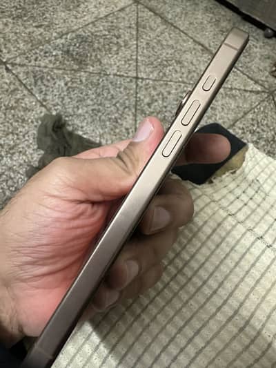 Iphone 16 pro max desert