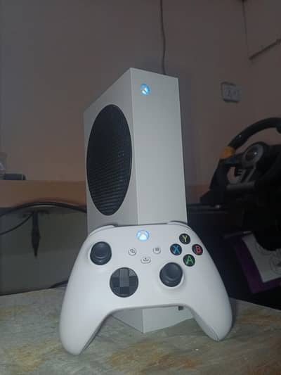 Xbox series s 1 month used negotiable with free battery pack