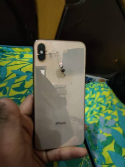 iPhone Xs max 256 gb  pta 10 by 9 front Pa scrhes hai bas baki ok haal
