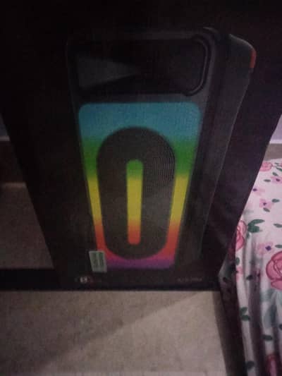 8+8 2 woofer hen betry wala hey Achi betry timing he