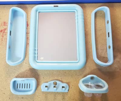 Bathroom accessories set
