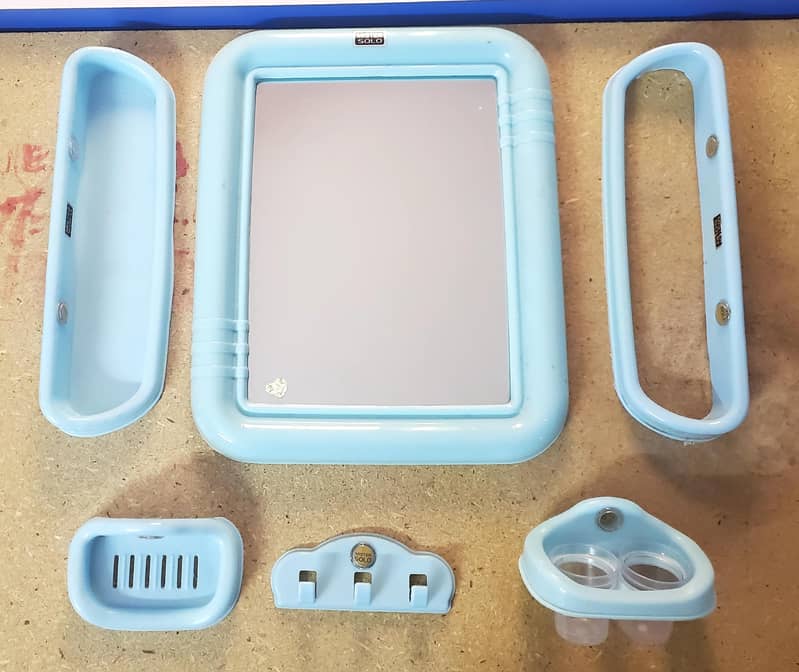 Bathroom accessories set 0
