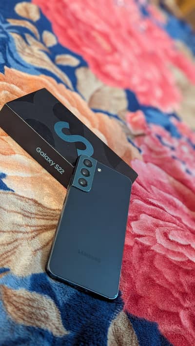s22 with box