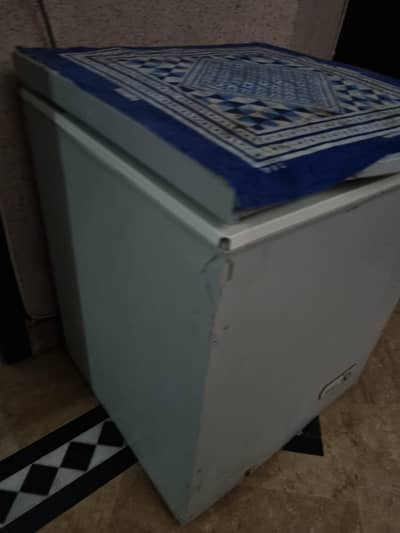 Dawlance deep freezer